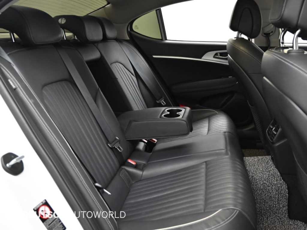 Genesis G70 — photo 12