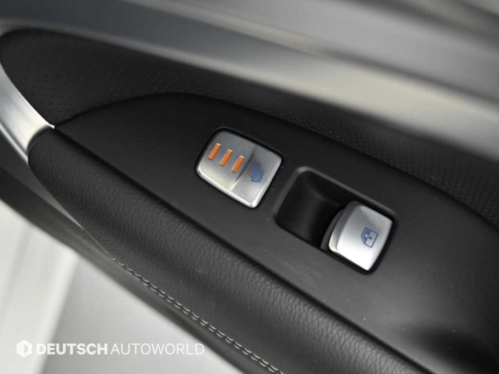 Genesis G70 — photo 16