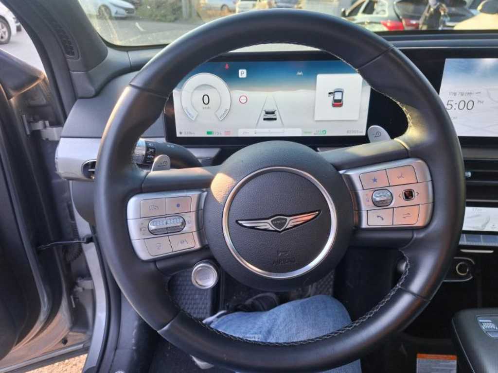 Genesis GV60 — photo 08