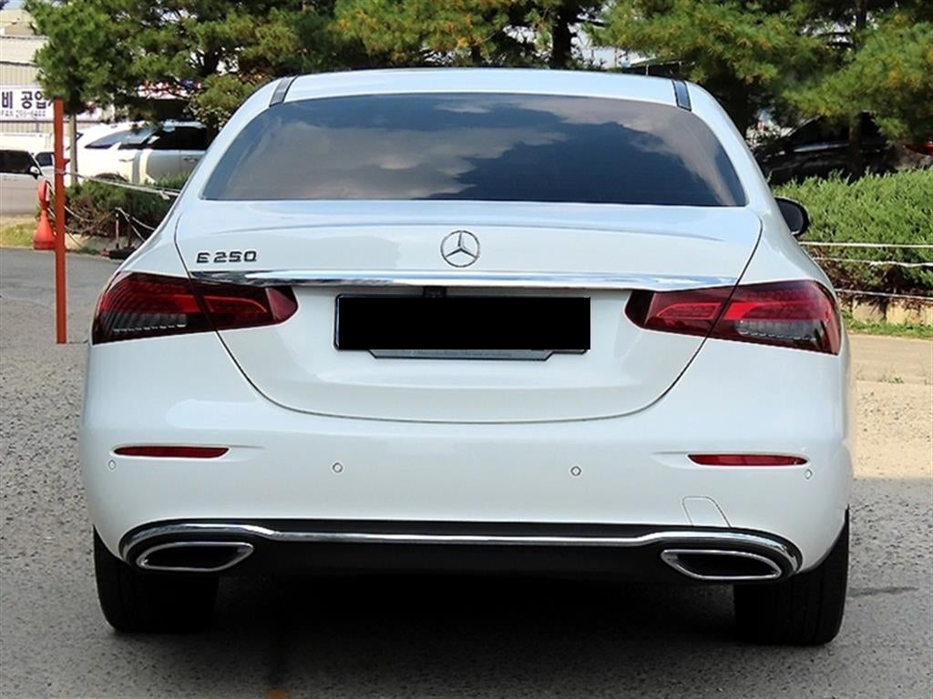 Mercedes-Benz E-Class — photo 04