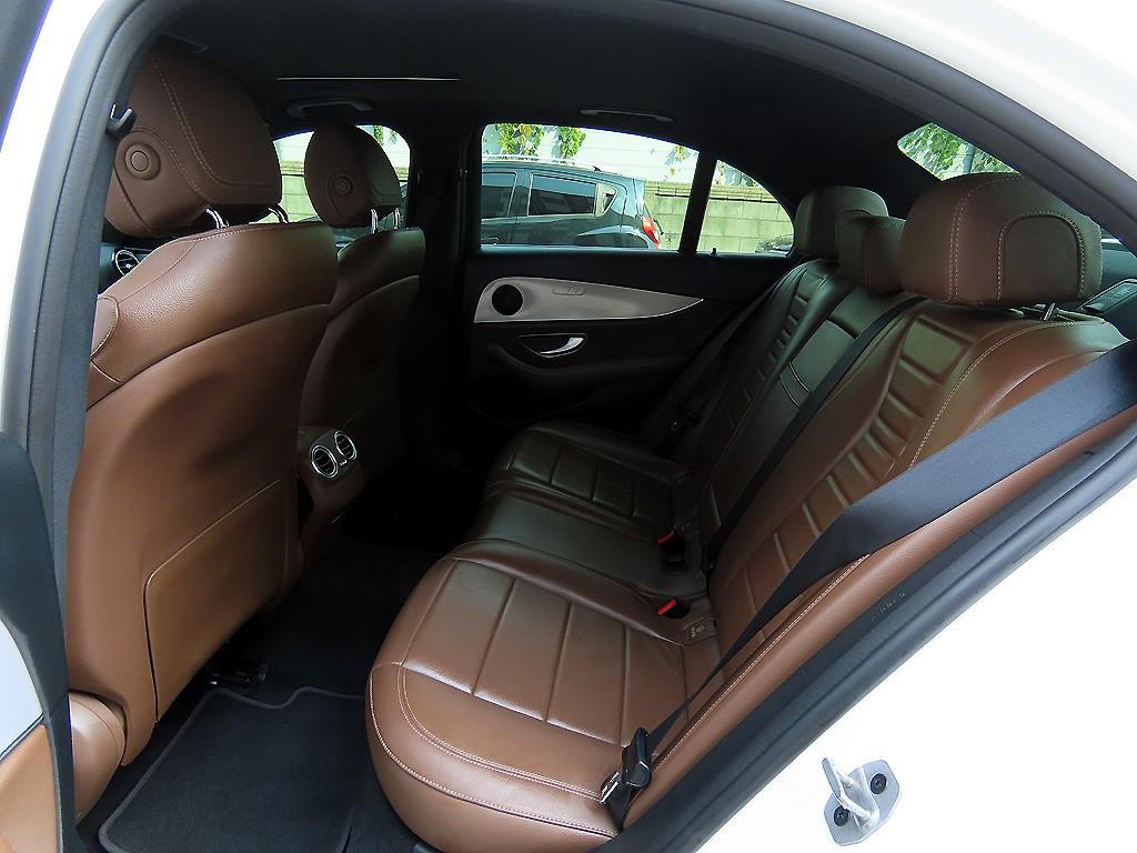 Mercedes-Benz E-Class — photo 06