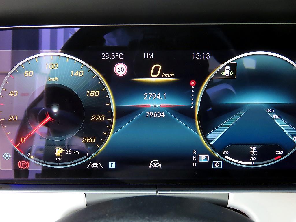 Mercedes-Benz E-Class — photo 09