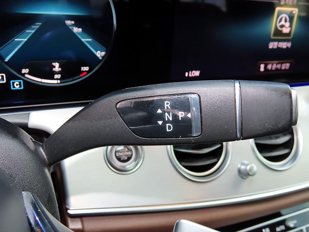Mercedes-Benz E-Class — photo 10