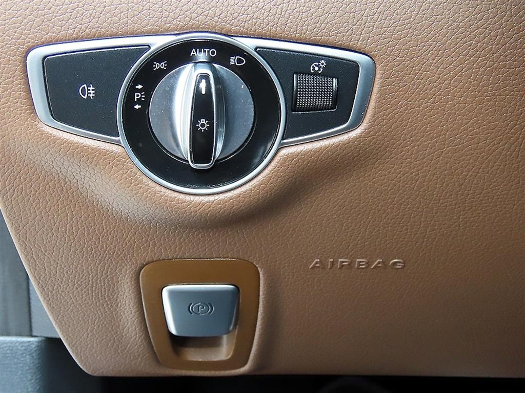Mercedes-Benz E-Class — photo 11