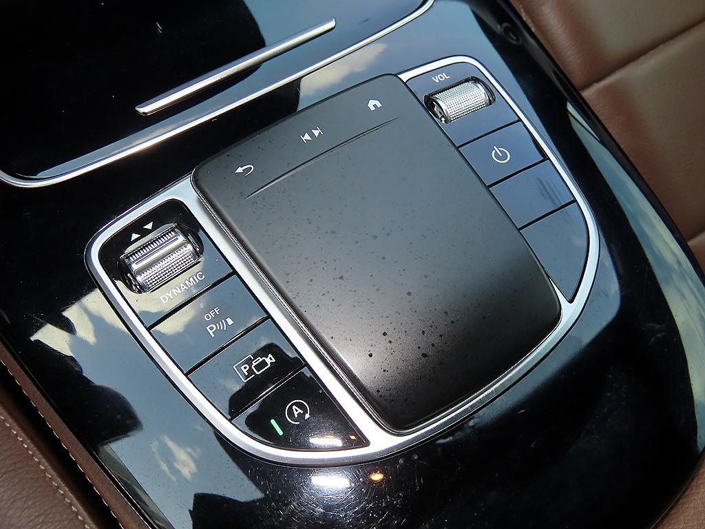 Mercedes-Benz E-Class — photo 12