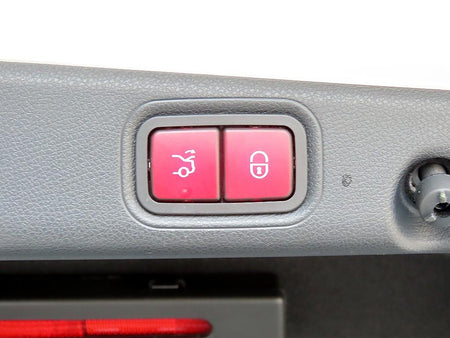 Mercedes-Benz E-Class — photo 16