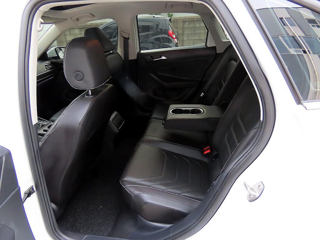 Volkswagen Jetta — photo 06