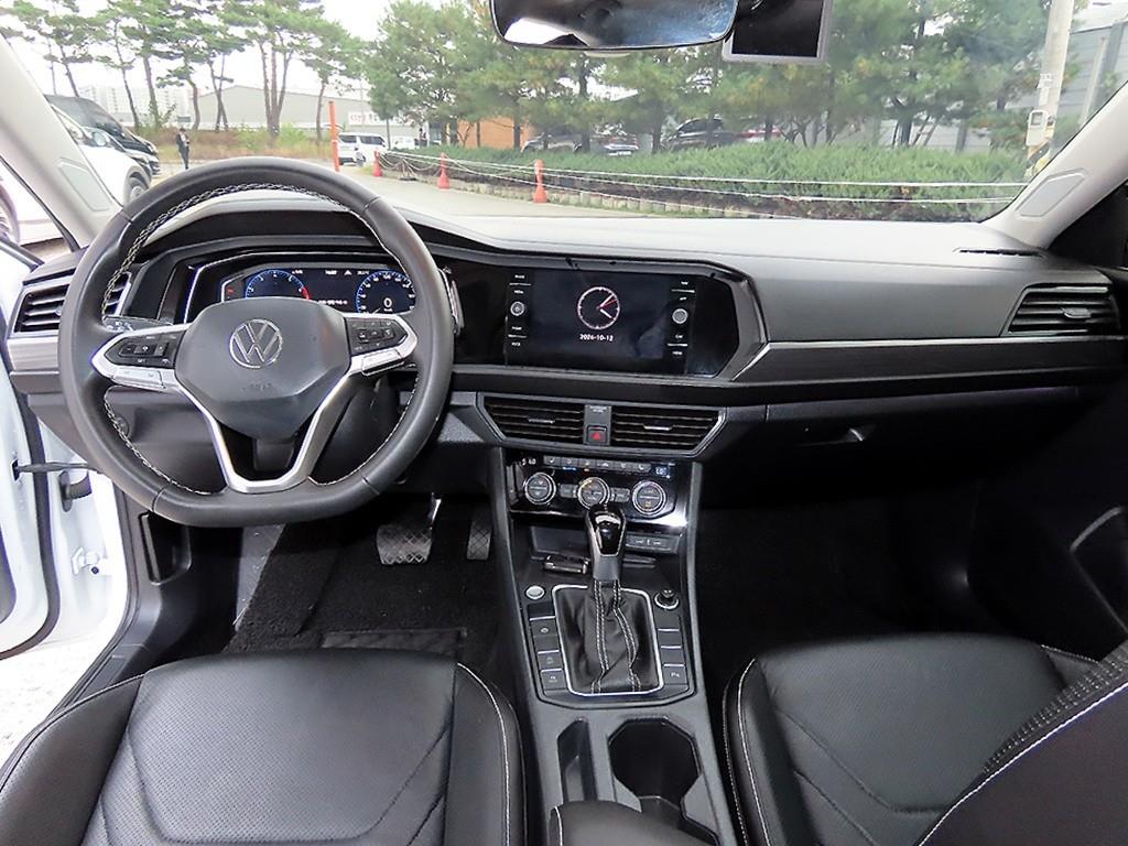 Volkswagen Jetta — photo 07