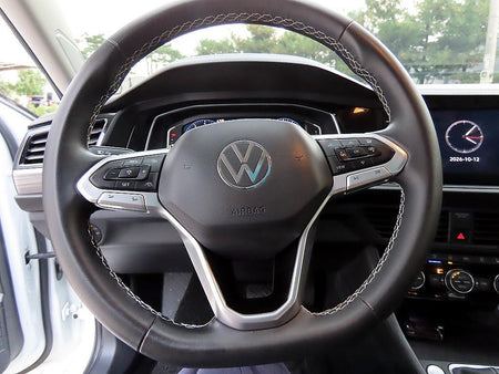 Volkswagen Jetta — photo 08