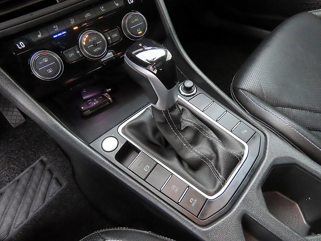 Volkswagen Jetta — photo 10
