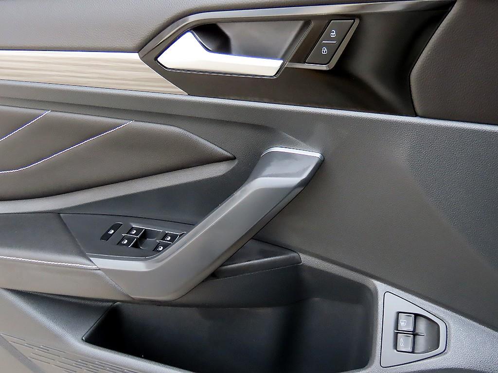 Volkswagen Jetta — photo 11