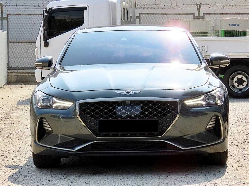 Genesis G70 — photo 01
