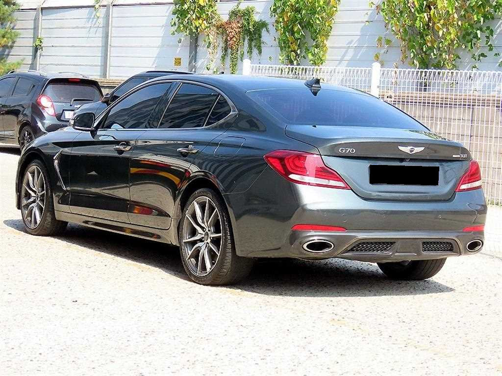 Genesis G70 — photo 03