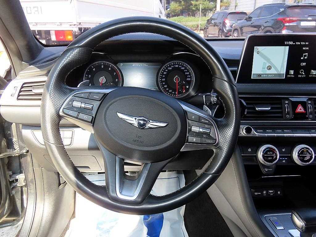 Genesis G70 — photo 08