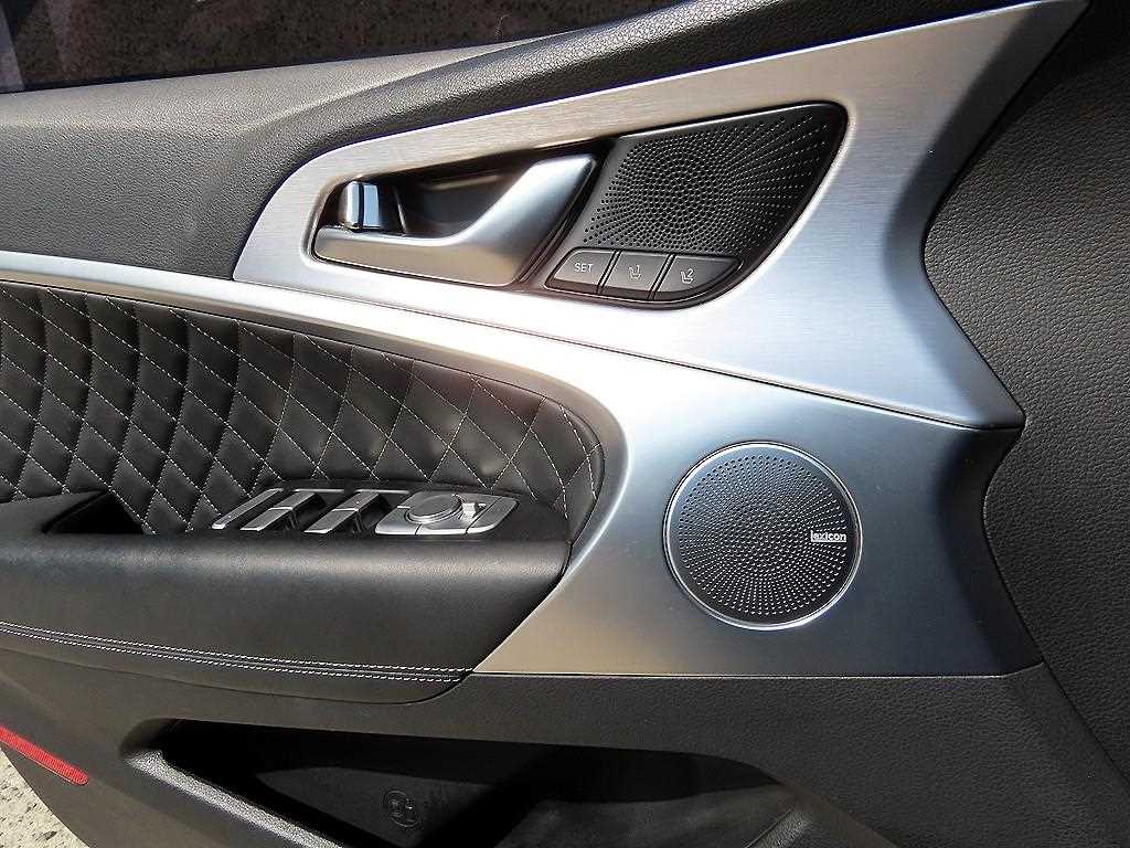 Genesis G70 — photo 12