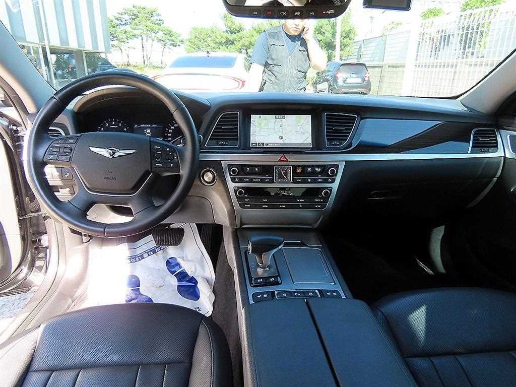 Genesis G80 — photo 07