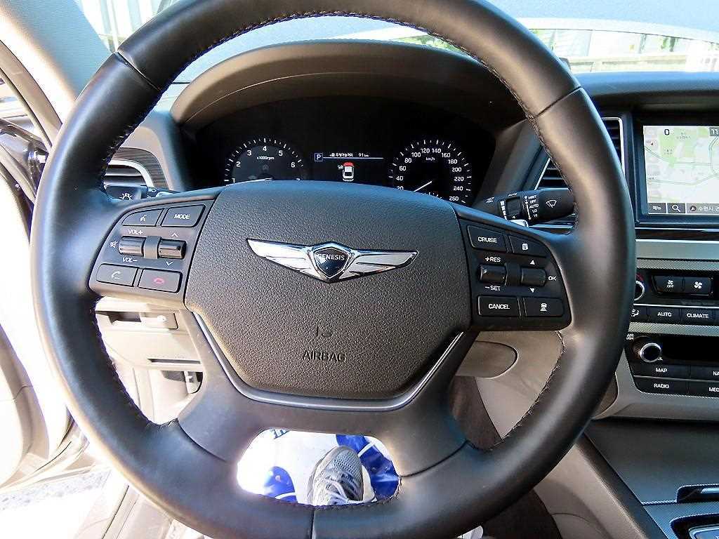 Genesis G80 — photo 08