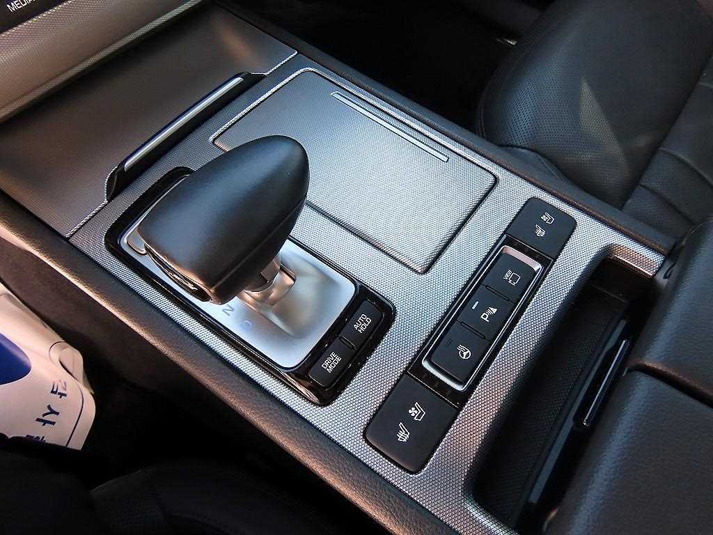 Genesis G80 — photo 10