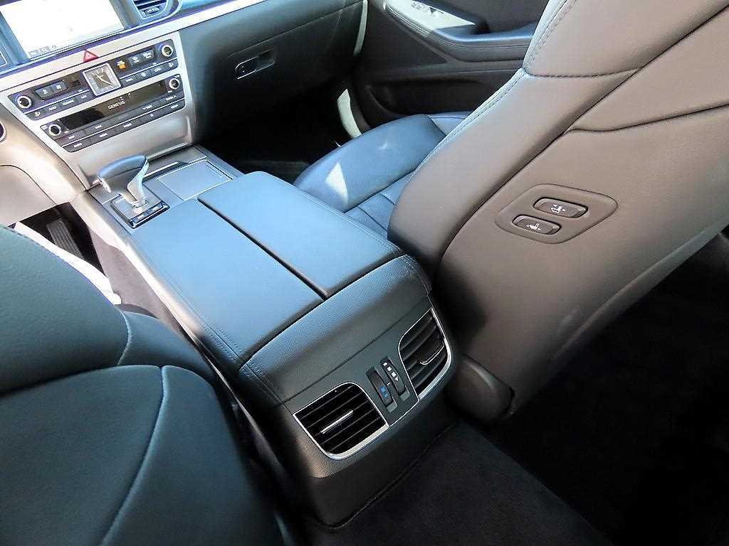 Genesis G80 — photo 17