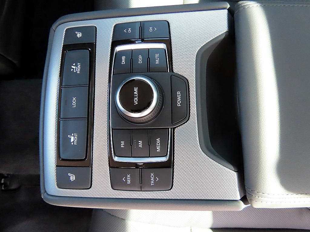 Genesis G80 — photo 18