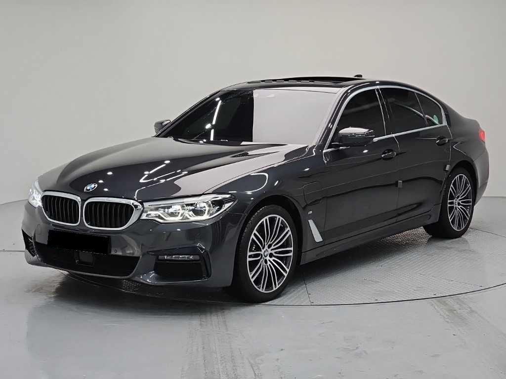 BMW 5-Series — photo 01