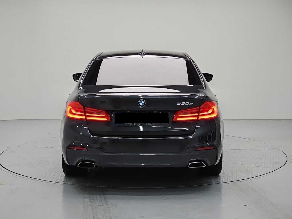 BMW 5-Series — photo 03