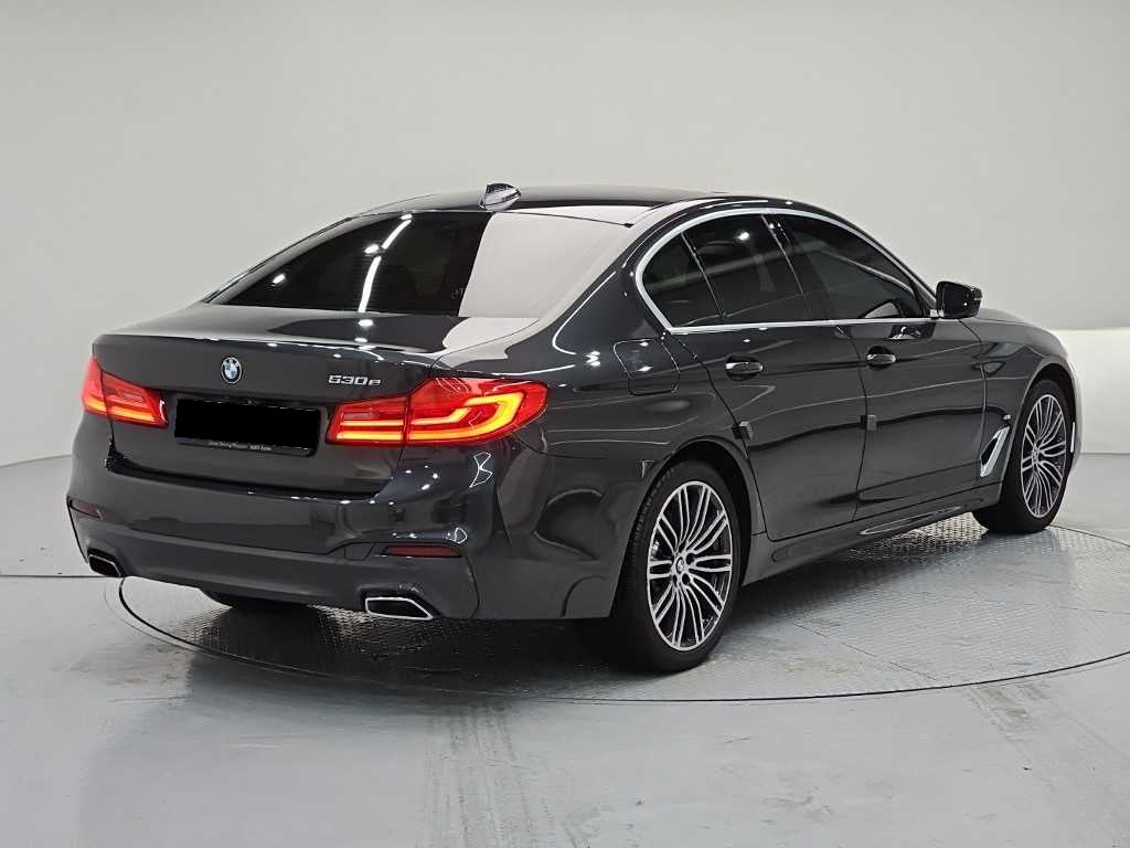 BMW 5-Series — photo 04