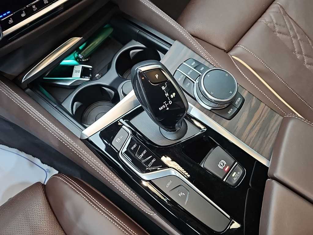 BMW 5-Series — photo 08