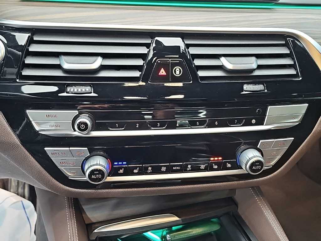 BMW 5-Series — photo 10