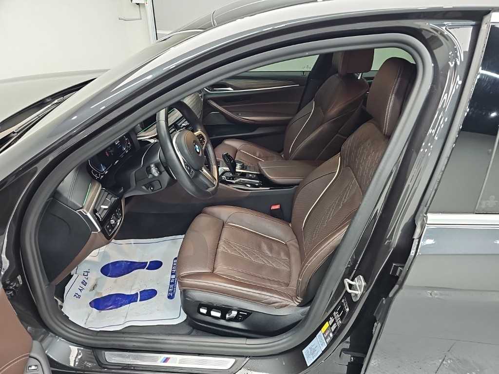 BMW 5-Series — photo 11