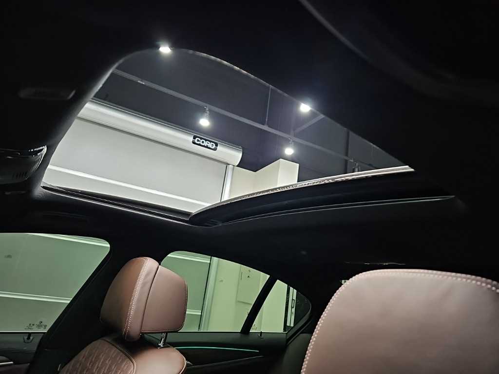 BMW 5-Series — photo 14