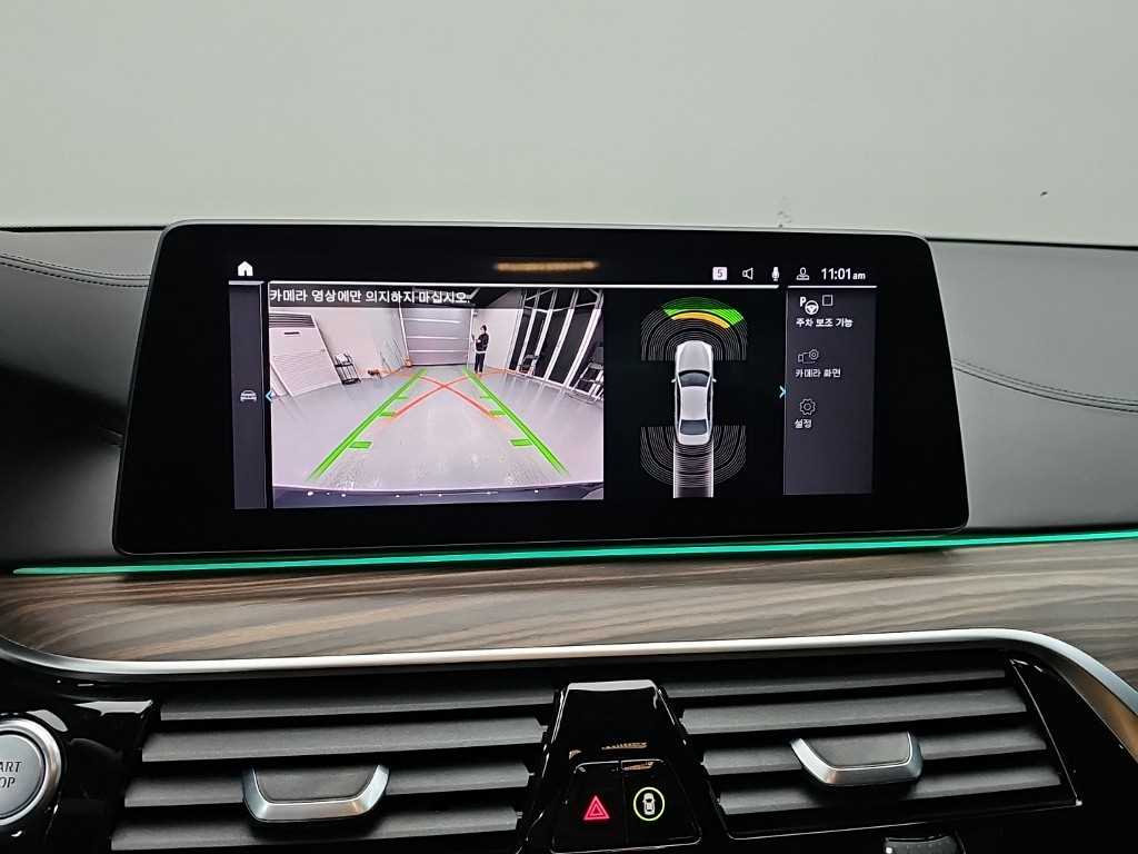 BMW 5-Series — photo 16