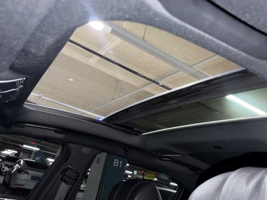 Mercedes-Benz S-Class — photo 13