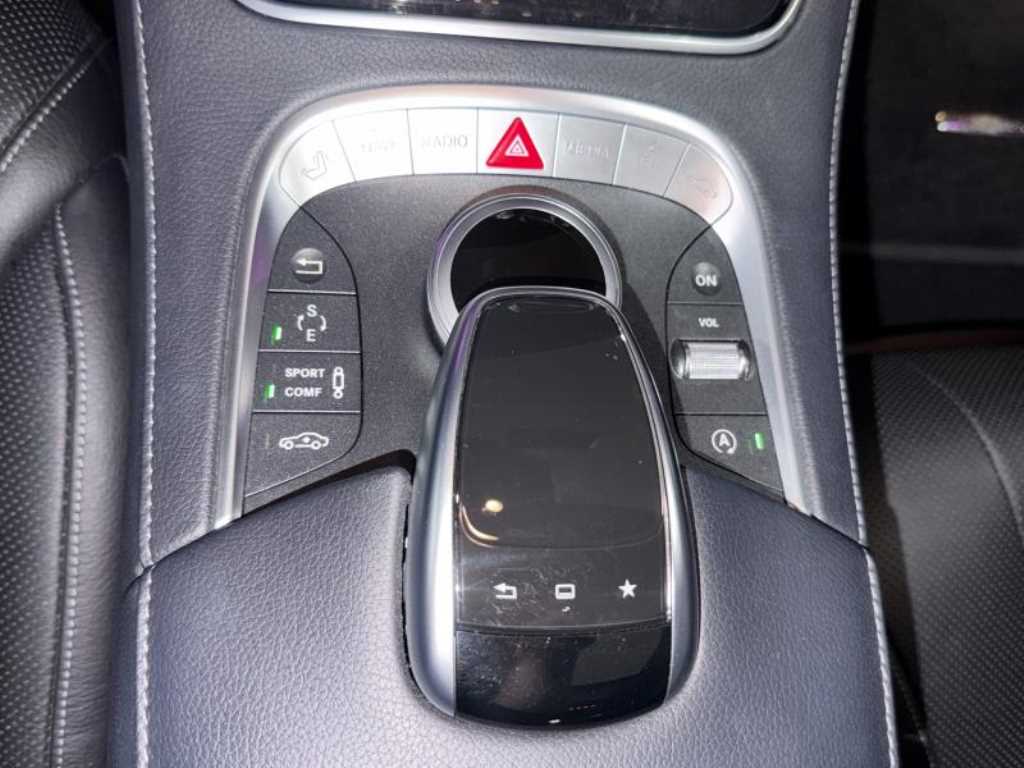 Mercedes-Benz S-Class — photo 17