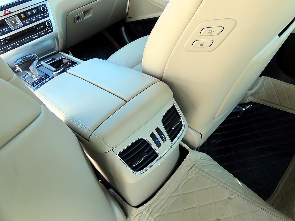 Genesis G80 — photo 16