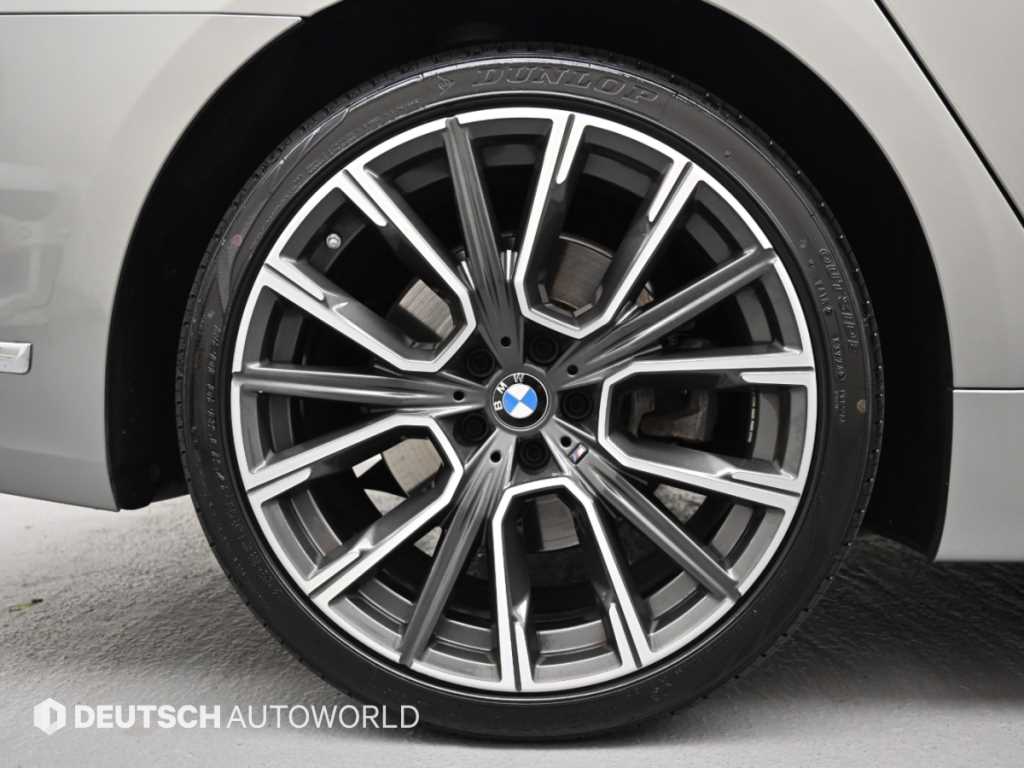 BMW 7-Series — photo 05