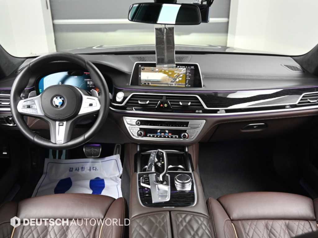 BMW 7-Series — photo 07