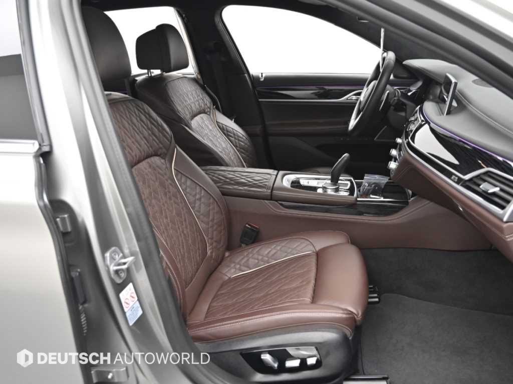 BMW 7-Series — photo 10