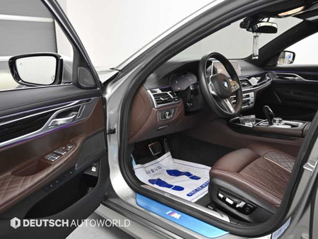 BMW 7-Series — photo 11