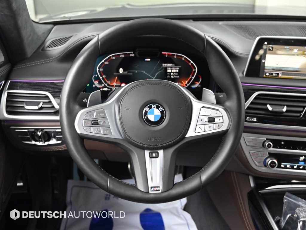 BMW 7-Series — photo 13