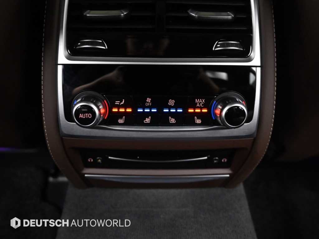 BMW 7-Series — photo 16