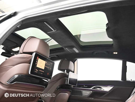 BMW 7-Series — photo 18