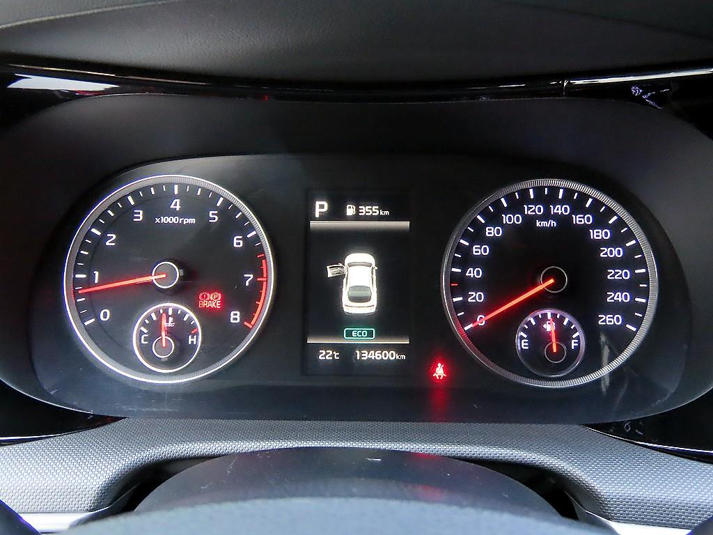 Kia K5 — photo 09
