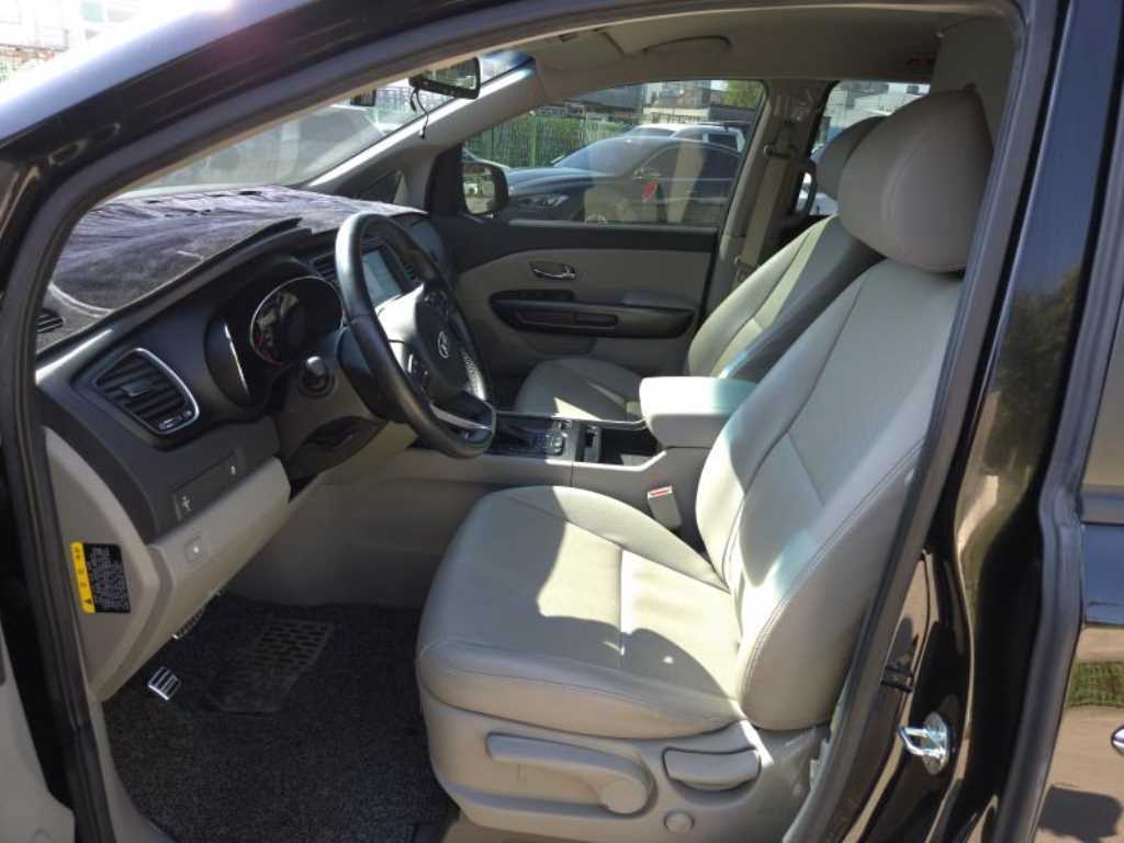 Kia Carnival — photo 05