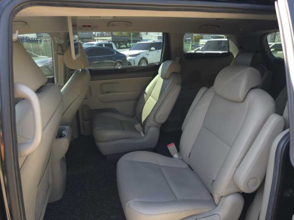 Kia Carnival — photo 06