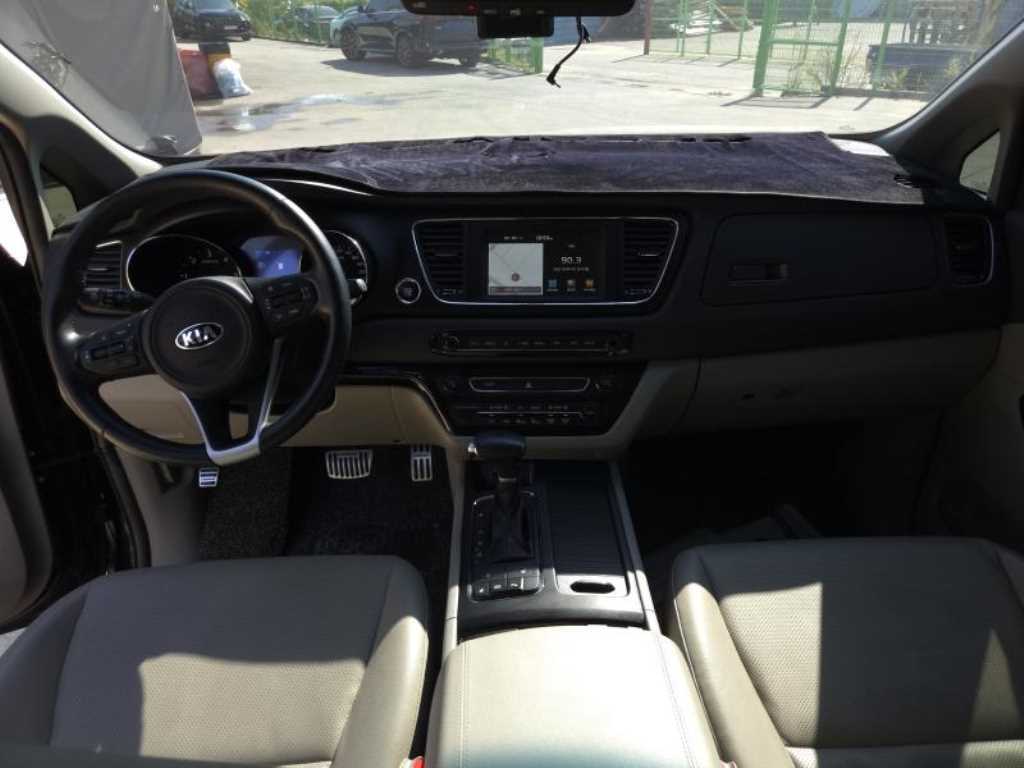 Kia Carnival — photo 07