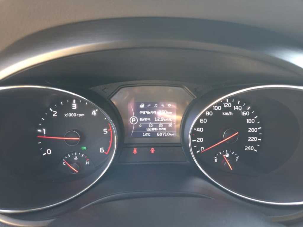 Kia Carnival — photo 09
