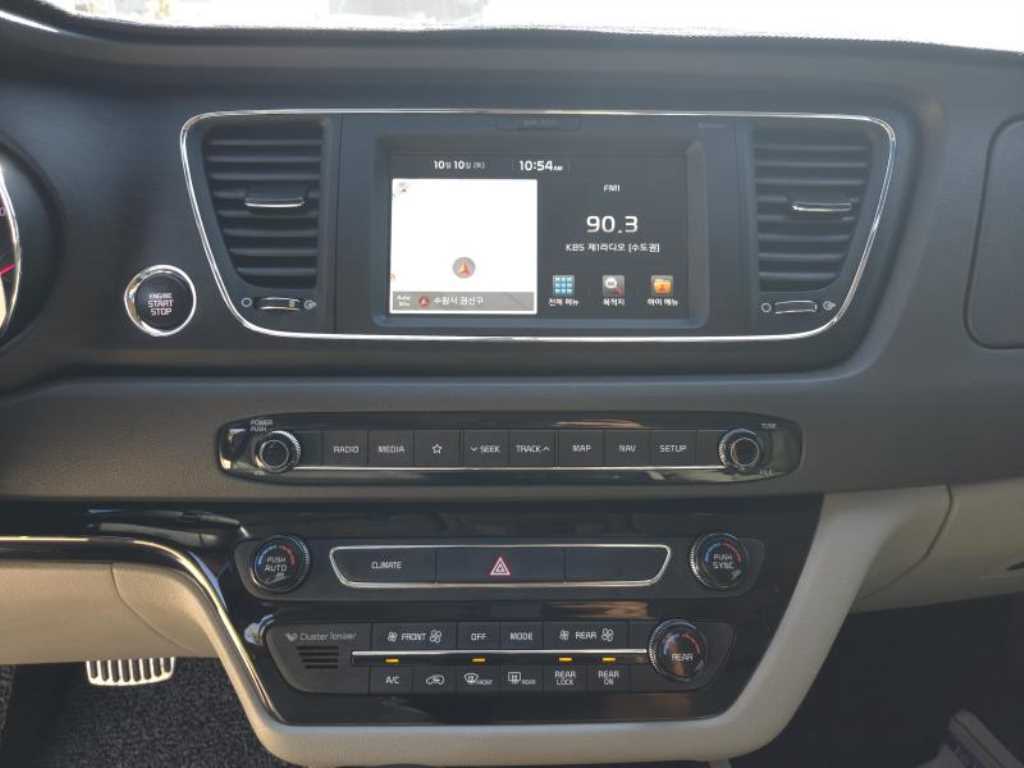 Kia Carnival — photo 11