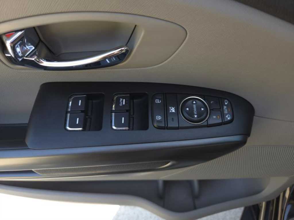 Kia Carnival — photo 15