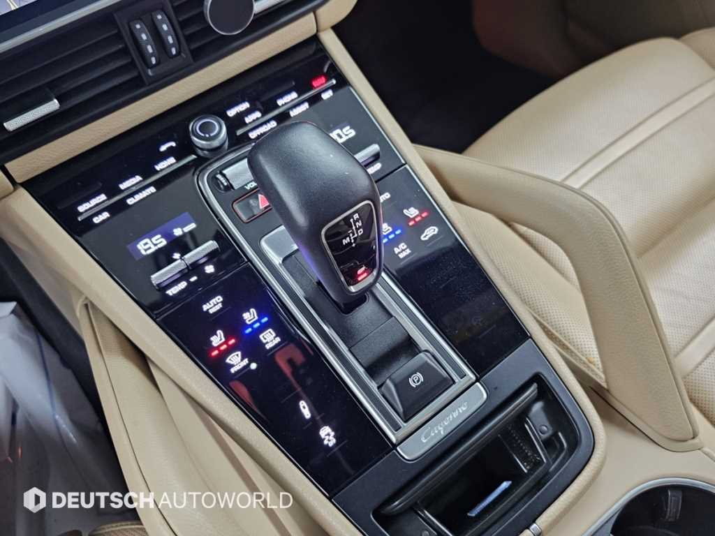 Porsche Cayenne — photo 09